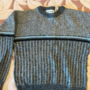 Beautiful Vintage Michael Gerald Men's Textured Gray and Blue Crewneck Sweater
